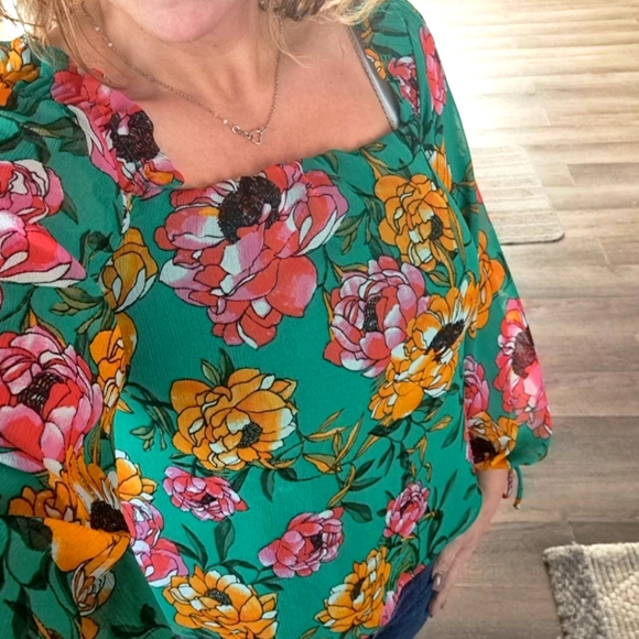 Guess Tops - S GUESS Floral Blouse